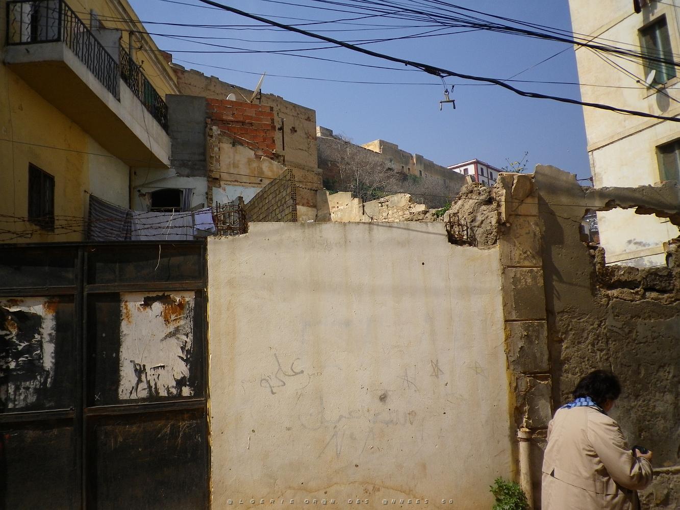 2024 des ruines rue du vieux chateau .JPG